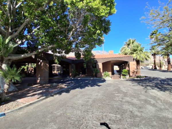 Billy Reed;s exterior in Palm Springs with mountains in the background